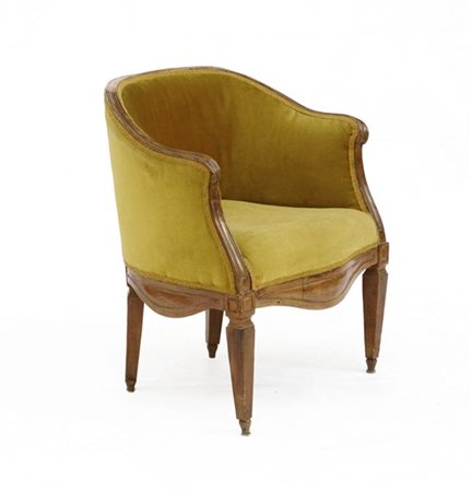 Poltrona a pozzetto in noce con braccioli scanalati, gambe sagomate. Secolo XVI