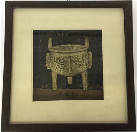 Composizione a tecnica mista raffigurante bronzo dalla forma arcaica, su suppor