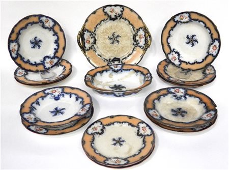 Manifattura del secolo XIX. Parte di servizio da tavola in ceramica decorata a