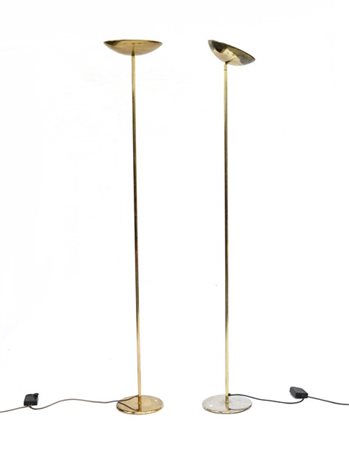 Lotto composto da due lampade da terra in metallo dorato (h max cm 184)(difetti