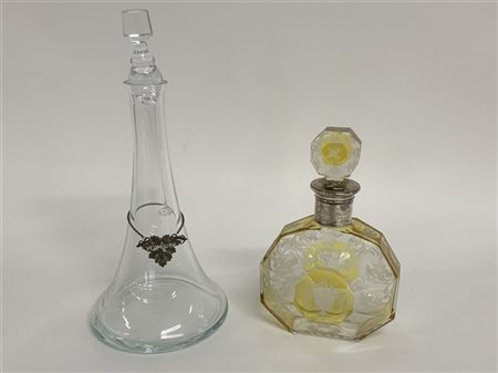 Lotto composto da una bottiglia con tappo in cristallo di boemia ghiera in arge