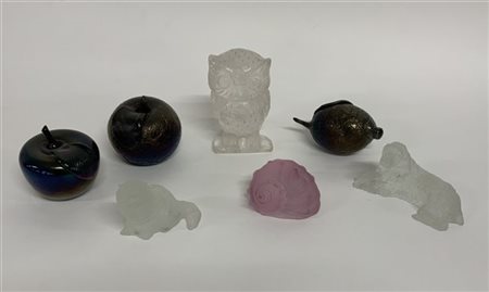 Lotto composto da una scultura in cristallo di rocca raffiguranti un gufo, un c