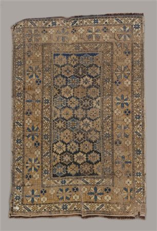 Tappeto Schirwan, Caucaso, fine secolo XIX.
Decoro con fiori stilizzati su fond