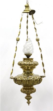 Lampadario a lanterna in metallo dorato decorato con amorini e diffusore in vet