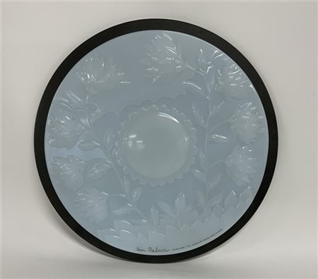 Ivan Rabuzin per Rosenthal 
Placca tonda - multiplo in vetro lattimo (cm d 36)