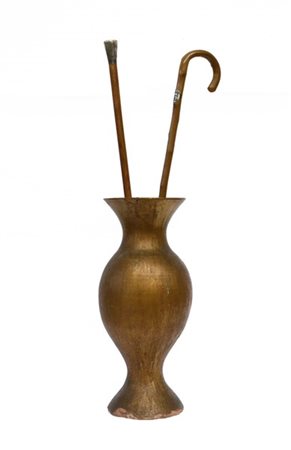 Lotto composto da un portaombrelli e due bastoni di diversa epoca e decori (dif