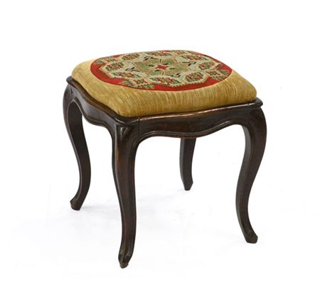 Panchetto con gambe mosse e seduta asportabile rivestita con tessuto ricamato a