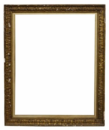 Cornice in legno intagliato e dorato a volute. Secolo XVIII (cm 102x81) (difett