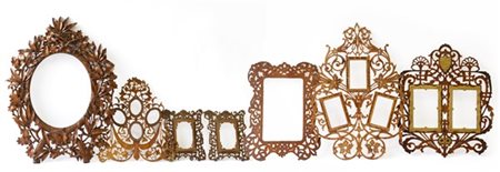Lotto composto da sette cornici in legno riccamente intagliato, traforato e dor