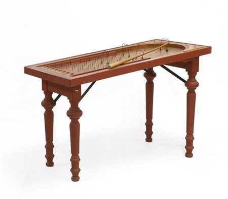 Biliardino in legno laccato con gambe pieghevoli e due vani portabiglie. Vespas