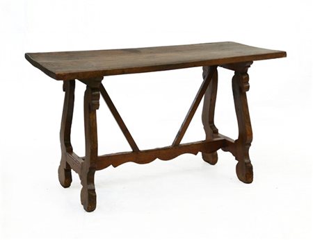 Antico tavolo con gambe a lira riunite da traversa (cm 139x81x62) (difetti e re