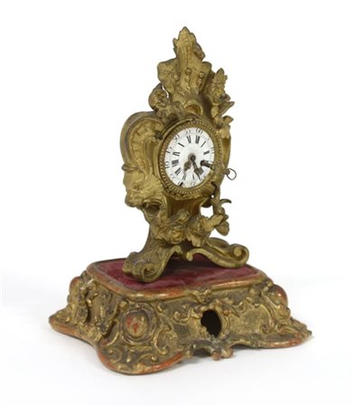 JOHANNES GRUNDLER AUGSPURG . Piccolo orologio da appoggio in bronzo dorato, ces