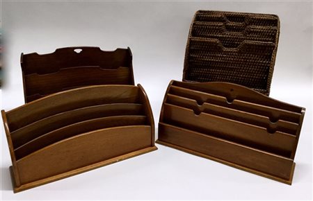 Quattro portalettere di materiali e misure diverse (difetti)