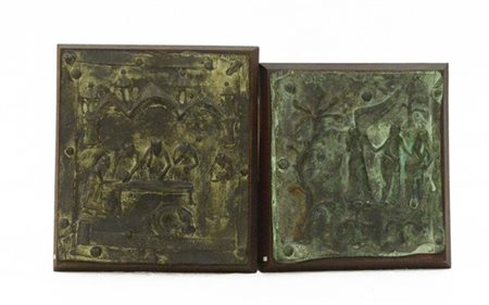 Coppia di due altorilievi in bronzo riproducenti le formelle del portale della