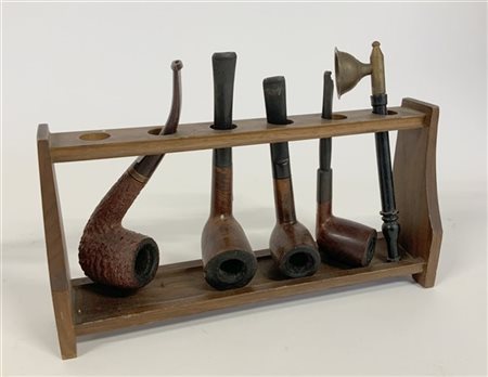 Lotto di cinque pipe di fatture differenti con supporto (difetti e mancanze)