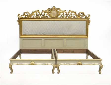 Letto matrimoniale composto da due lettini in legno laccato in "Stile veneziano