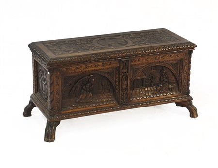 Forziere in legno intagliato con fronte raffigurante le scena dell'Annunciazion