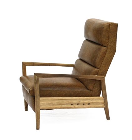 Poltrona reclinabile con struttura in legno e seduta e schienale imbottiti e ri