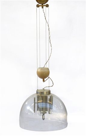 Lampada a saliscendi con calotta in plexiglass e supporto in ottone. Italia, an