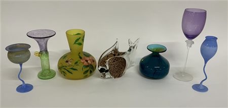 Manifatture diverse
Lotto composto da tre vasetti, tre bicchieri a stelo ed una