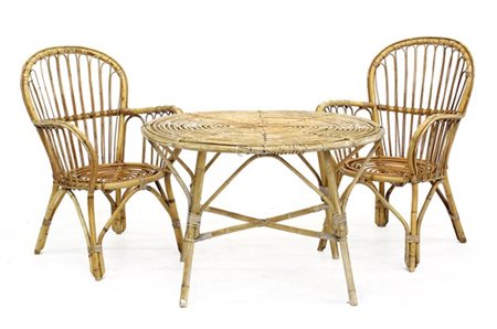 Fornitura da veranda composta da un tavolo con piano ovale e due poltroncine in