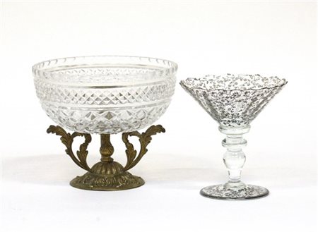 Lotto composto da un bicchiere in vetro cristallo con decorazioni floreali in f