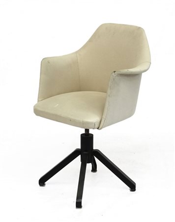 Poltroncina girevole con seduta e schienale rivestiti in tessuto tecnico, strut