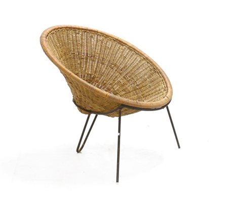 Poltroncina con struttura in tondino di ferro saldato e seduta troncononica in