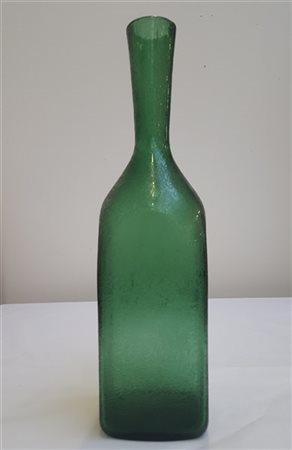 Manifattura di Murano
Bottiglia in vetro soffiato trasparente verde, fortemente