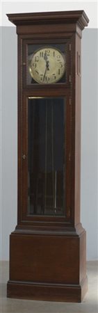 Pendola da terra in rovere con due sportelli a vetri e quadrante in metallo a n