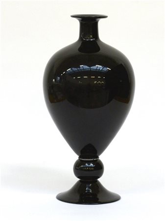 Manifattura di Murano
Grande vaso "Veronese" in vetro soffiato ametista scuro.