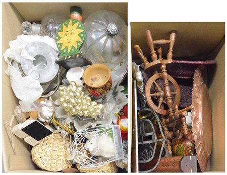 Lotto composto da due cartoni contenenti oggetti diversi (difetti)