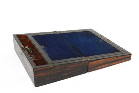 Scrittoio da viaggio lastronato con inserti in ottone (cm 35x12x23) Secolo XIX