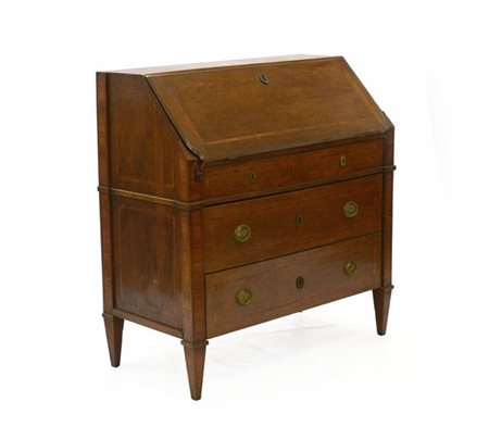 Ribalta lastronata in noce e filettata a quattro cassetti sul fronte e anta rib