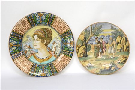 Lotto composto da due piatti ceramica policroma, uno marcato Molaroni Pesaro (m