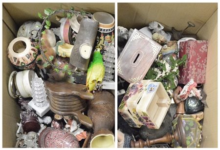 Lotto composto da due cartoni contenenti oggetti di manifatture e materiali dif