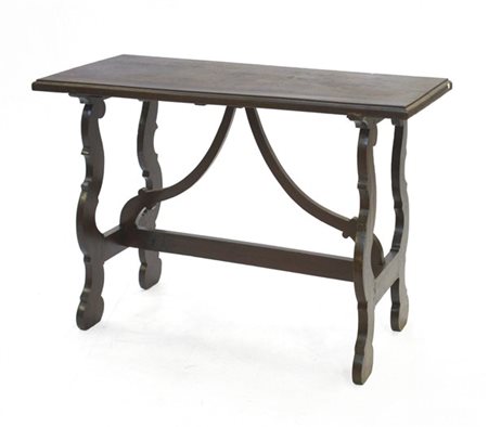 Consolle con gambe a lira riunite da traversa sagomata (cm 118x85x54) (difetti)