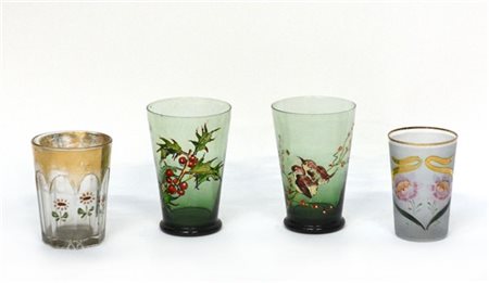 Manifatture diverse. Lotto composto da quattro bicchieri in vetro decorati a mo