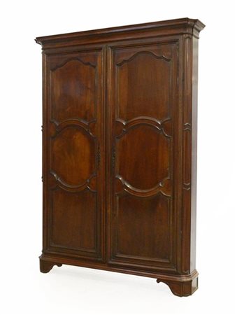 Armadio appendiabiti a due ante con fronte e montanti pannellati (cm 154x222x32