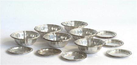 Lotto composto da sei lavadita e sei piattini in argento (g 1000 ca.) (difetti)