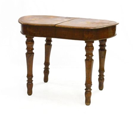 Tavolo allungabile con piano ovale e gambe tornite. Secolo XIX (cm 110x80x79) (