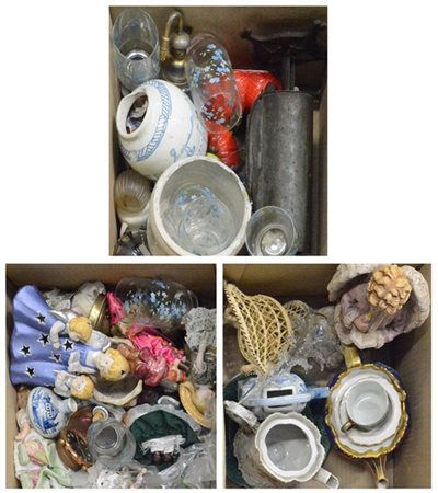 Lotto composto da tre cartoni contenenti oggetti diversi (difetti)