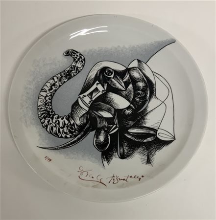 Ercole Pignatelli "Senza titolo" 
piatto in ceramica raffigurante un elefante, n