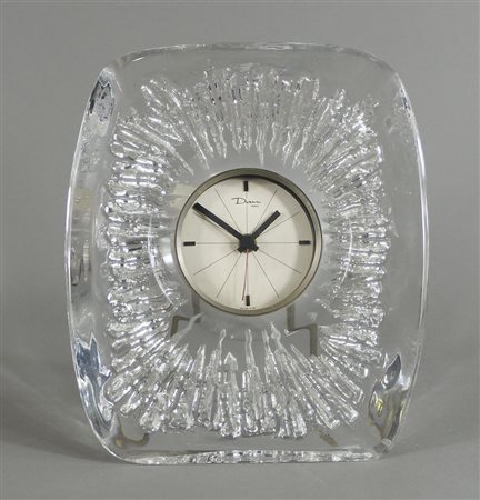 Daum: orologio da tavolo in vetro, quadrante firmato. H. cm. 30.