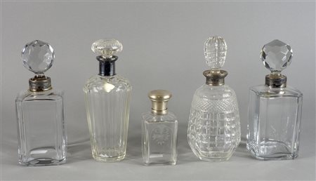 Lotto di 5 bottiglie in cristallo. H. max cm. 24.