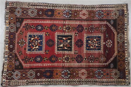 Tappeto cm. 132x190.