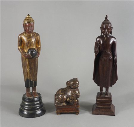 Lotto di 3 sculture in legno scolpito raffigurante personaggi orientali. H....
