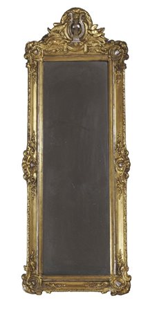 Specchio in legno dorato con cimasa scolpita. cm.  112x44.