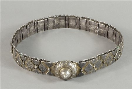 Cintura in argento dorato con lavorazione al niello. Russia, Mosca 1881....