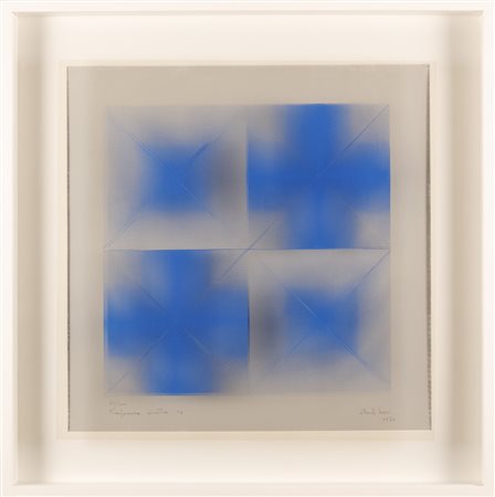 ALBERTO BIASI Progetto S4, trasparenza cinetica in blu su fondo grigio chiaro.